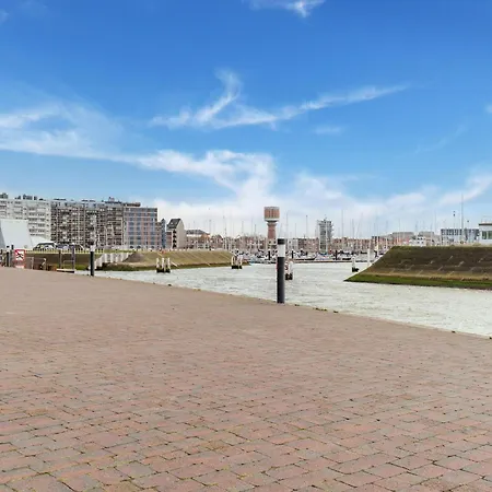 On Church Square With Cozy Terrace, Cleaning Included アパート *