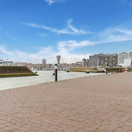 On Church Square With Cozy Terrace, Cleaning Included アパート ブランケンベルヘ