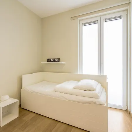 アパート On Church Square With Cozy Terrace, Cleaning Included ブランケンベルヘ